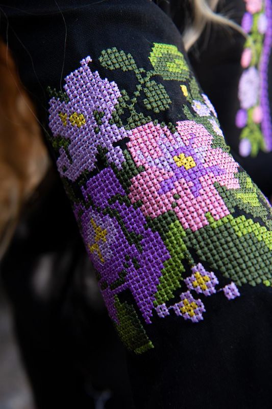 Вишиванка для дівчинки лляна блузка дитяча Рожево-бузкові квіти 2020411 льон 164см чорна