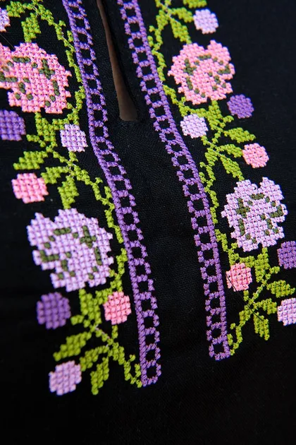 Вишиванки сімейні для мами і доньки Рожево-бузкові квіти парні 58020411 льон жіноча (М)92 для дівчинки 128см чорні