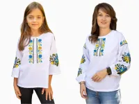 Сімейні вишиванки мама і донька Жовто-блакитні квіти парні 68020411 льон жіноча (М)92 для дівчинки 128см білі